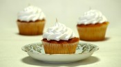 Lemoncurdcupcakes met meringue