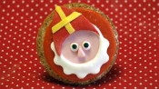 Sinterklaas met mijter op een cupcake